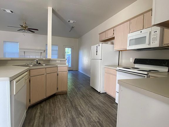 3rd image of 903 Quartz Ct Unit A