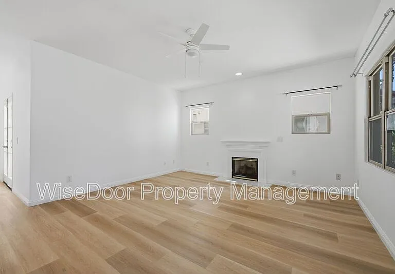 1087 Waterfall Way — Photo 10