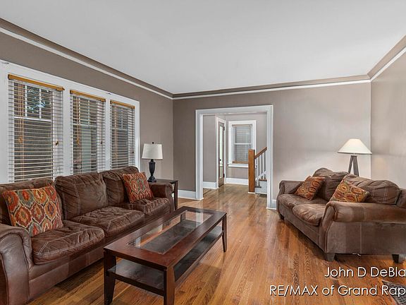 5th image of 1144 Benjamin Ave SE