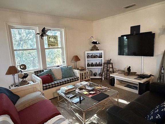 3rd image of 208 W Aycock St