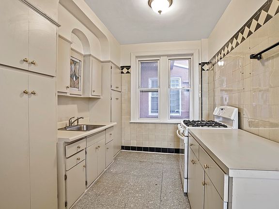 3rd image of 15 Lloyd St Unit 1
