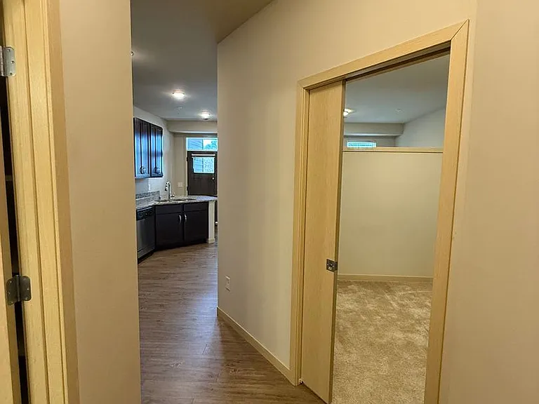 Lincoln Street Apartments — Photo 31