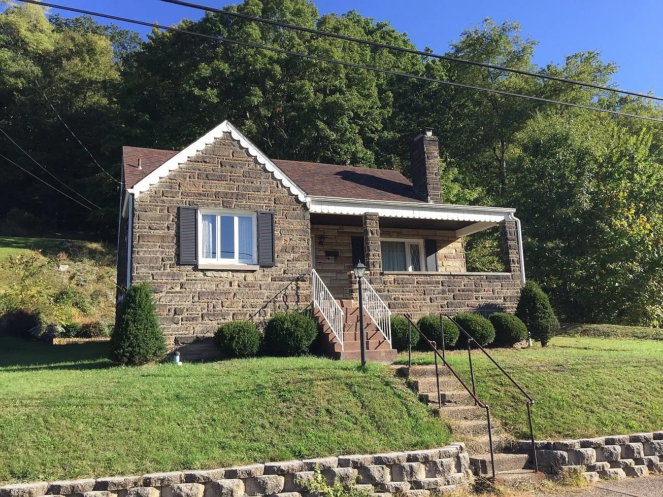 781 Valley Rd photo 1