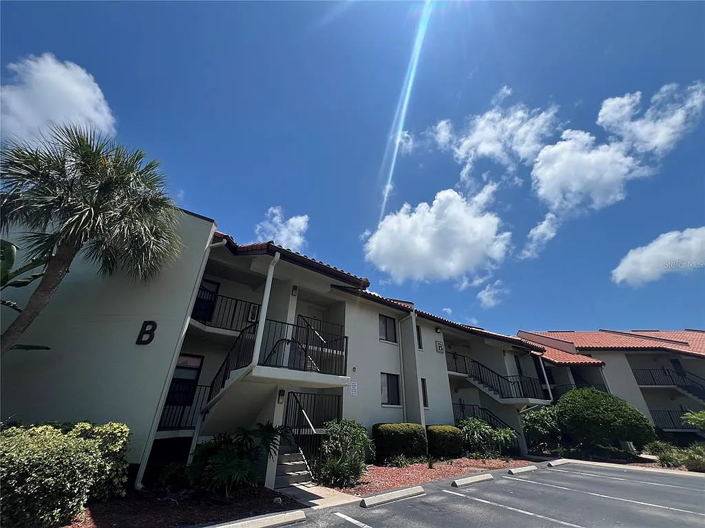 2 bed, 2.0 bath, 830 sqft, $2,000 — Photo 1
