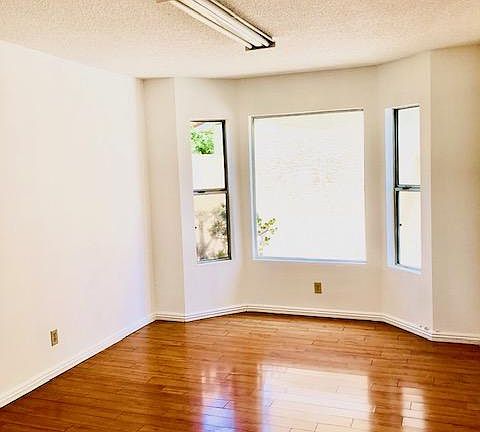 5th image of 5833 Encinita Ave