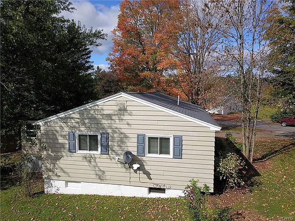 5th image of 6 Evergreen Ln