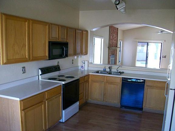 3rd image of 2281 W Redwood Dr