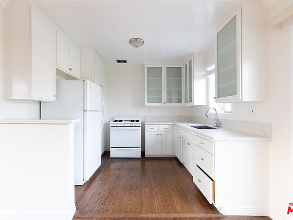 5th image of 1332 N Citrus Ave #7