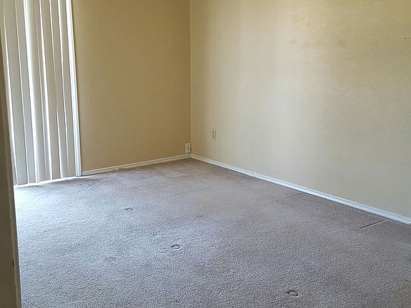 Master bedroom w/balcony