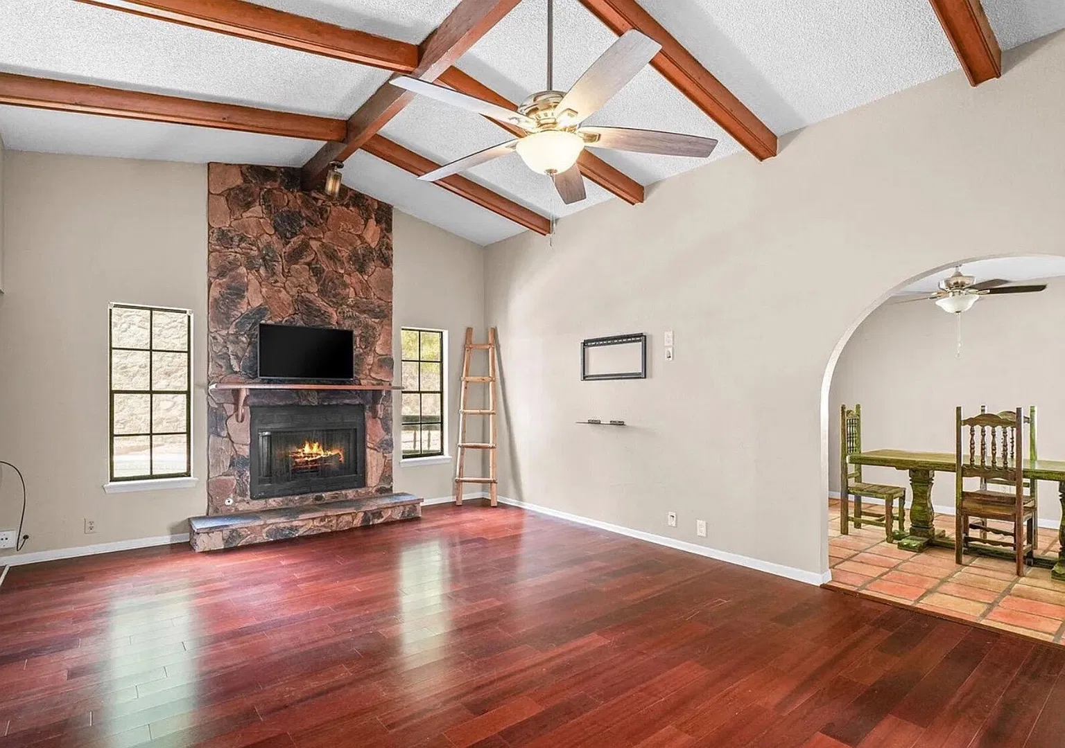 6625 Tarascas Dr — Photo 4