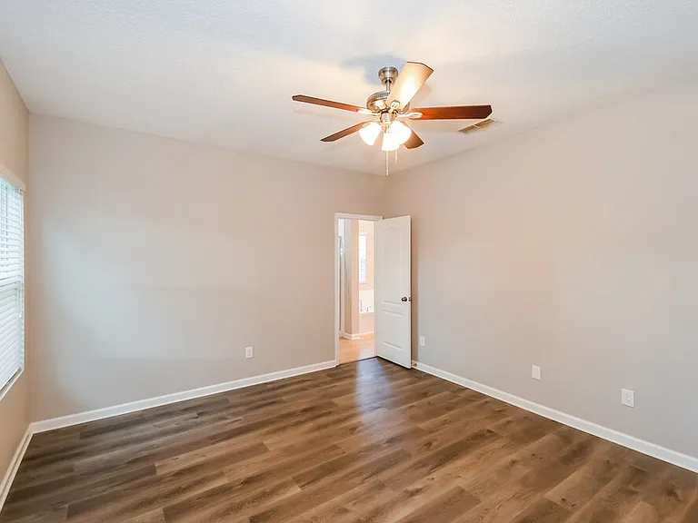 2325 Creekfront Dr — Photo 11