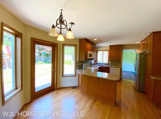 8830 NE 150th St, Kenmore, WA 98028