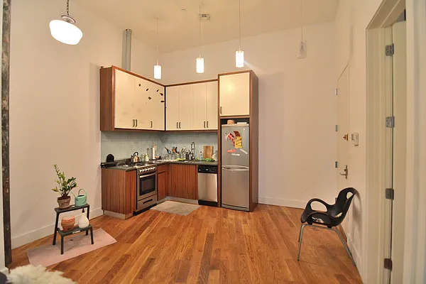 Rented by Hagstrom Management Inc | media 19