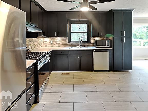 4th image of 4915 Willow Ln