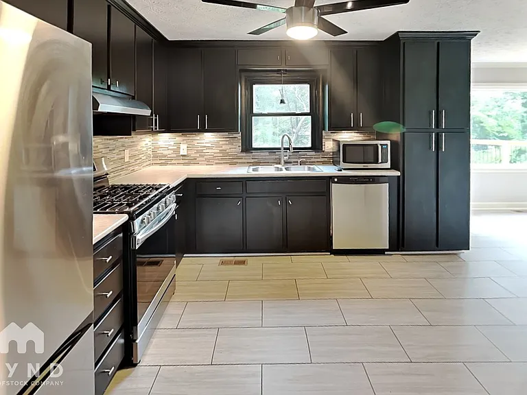4915 Willow Ln — Photo 4
