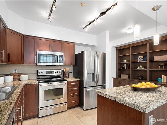 5th image of 211 Kirkland Avenue #208