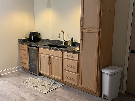 3rd image of 109 Jones St #109