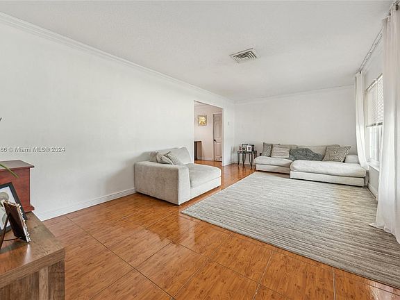 3rd image of 4172 Kent Ave