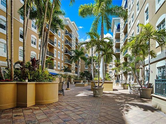 3rd image of 1064 N Tamiami Trl Unit 1225