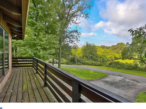 3rd image of 44 Dogwood Dr