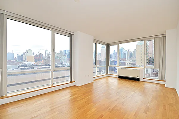Rented by Sumitomo Real Estate Sales | media 18
