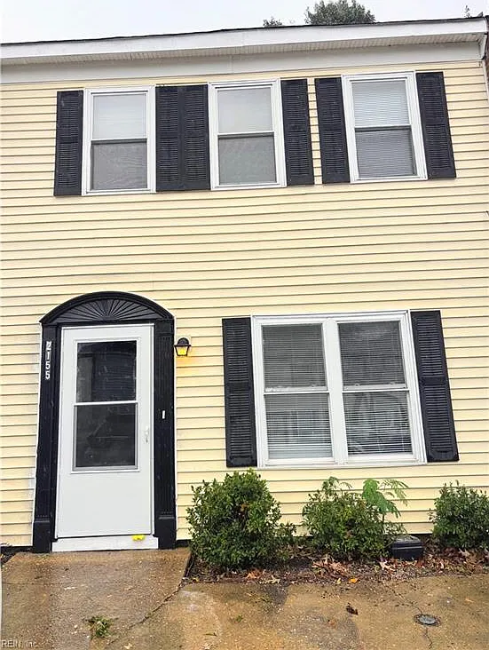 3 bed, 1.5 bath, 1200 sqft, $1,700 — Photo 1