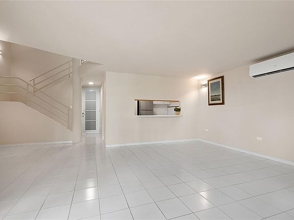 3rd image of 125 Harbour Dr #12