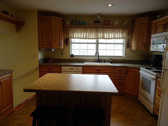 5th image of 310 Stone Hedge Dr NW