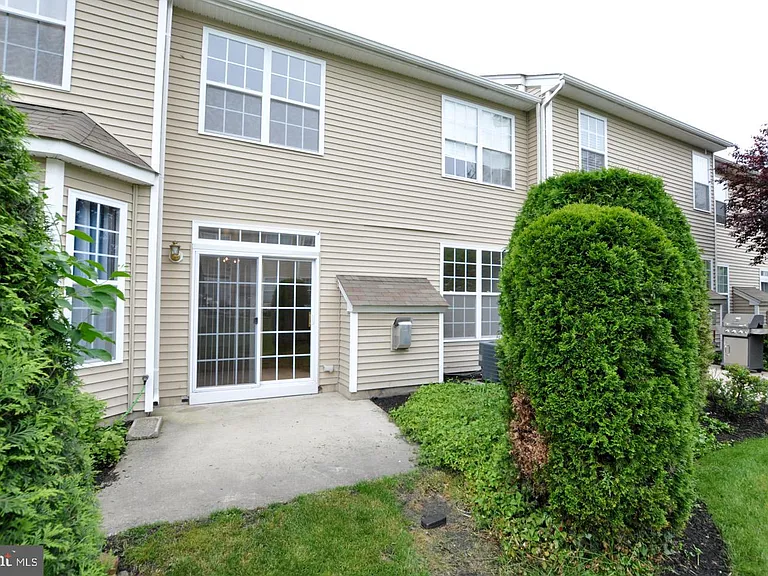 328 Helen Dr — Photo 16