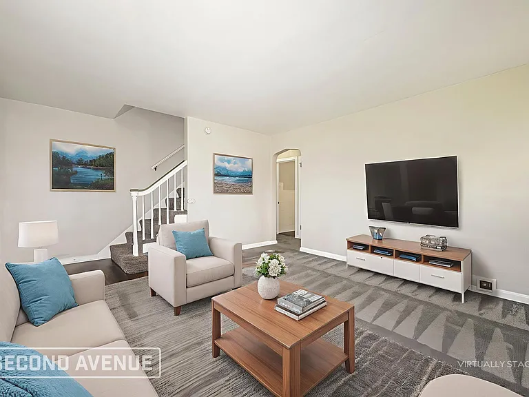 1721 Vanburen St — Photo 2