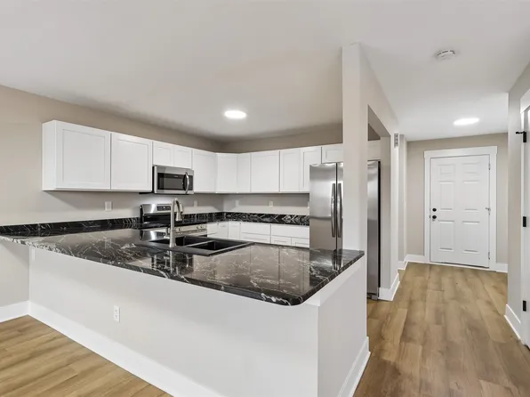 1363 93rd St, West Des Moines, IA 50266