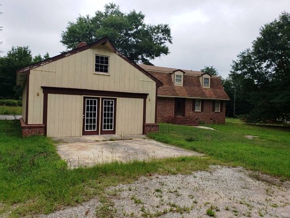 2nd image of 221 Clay Ct