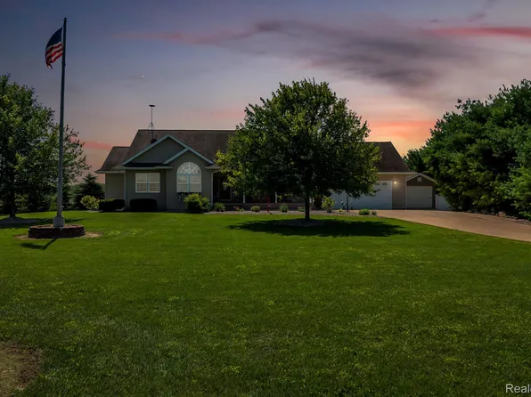10517 E Lovejoy Rd, Perry, MI 48872