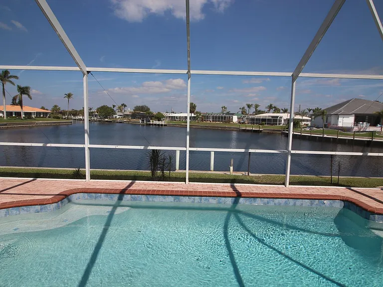 450 Sorrento Ct — Photo 32