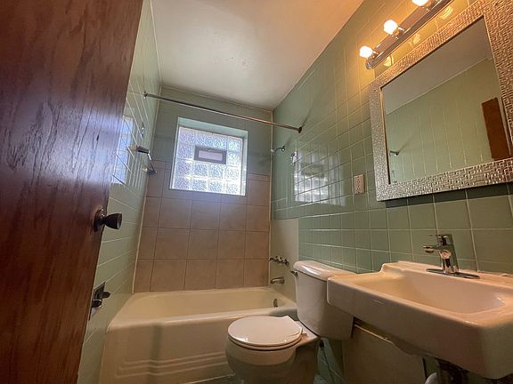 2nd image of 1417 N Prospect Ave #106