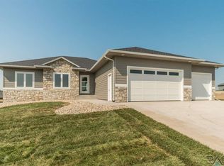 8208 E Willow Leaf St, Sioux Falls, SD 57110