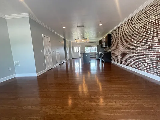 Rented by PMG Real Estate  | media 32