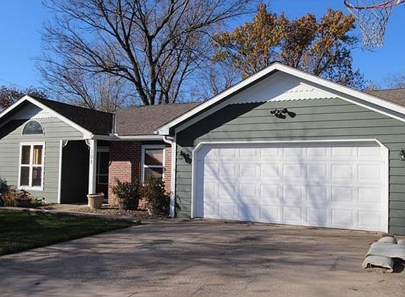 2nd image of 108 N Village Ter