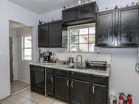 2nd image of 811 Wilfred Ave