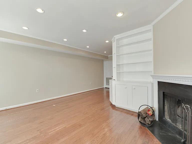 30 15th St NE #30 — Photo 4
