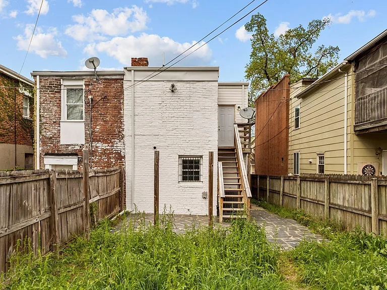 931 W Clay St — Photo 17