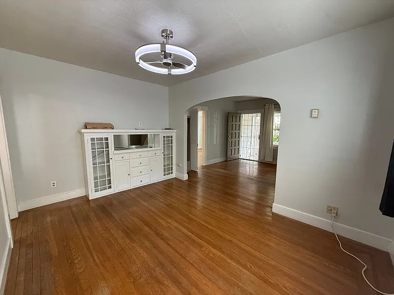 1813 Beverly Way — Photo 10
