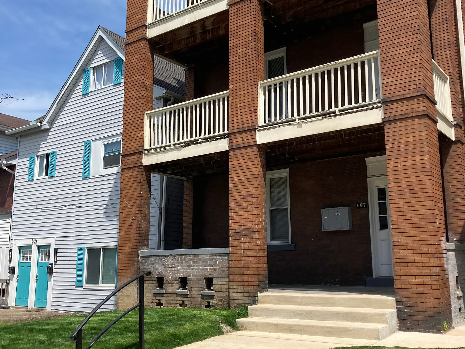 3 bed, 825 sqft, $1,800 — Photo 1