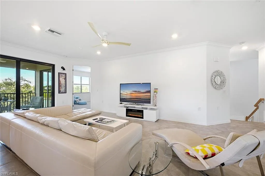 3 bed, 2.0 bath, 2110 sqft, $7,500 — Photo 4
