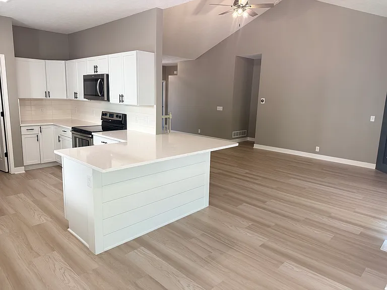 15305 Saratoga St — Photo 7