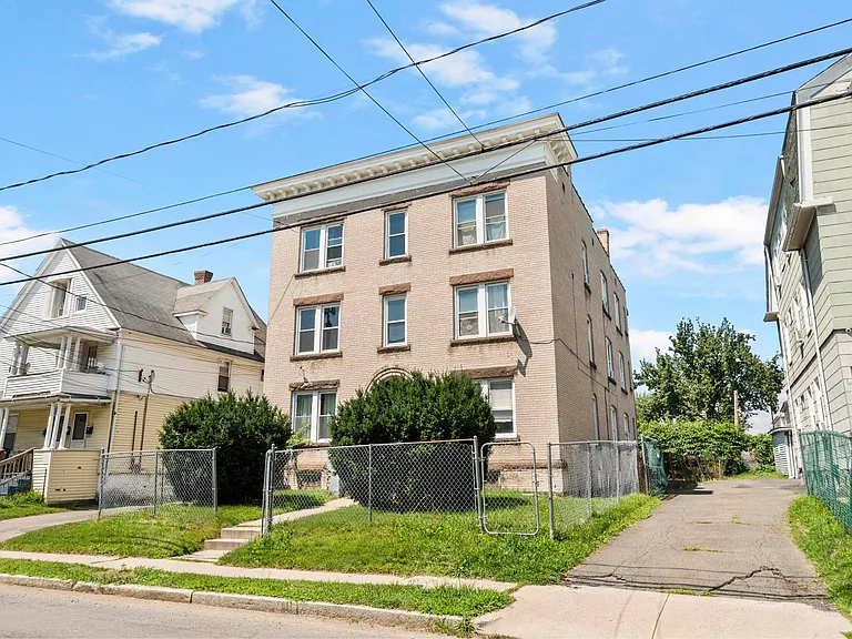 66 Standish St #2W — Photo 23