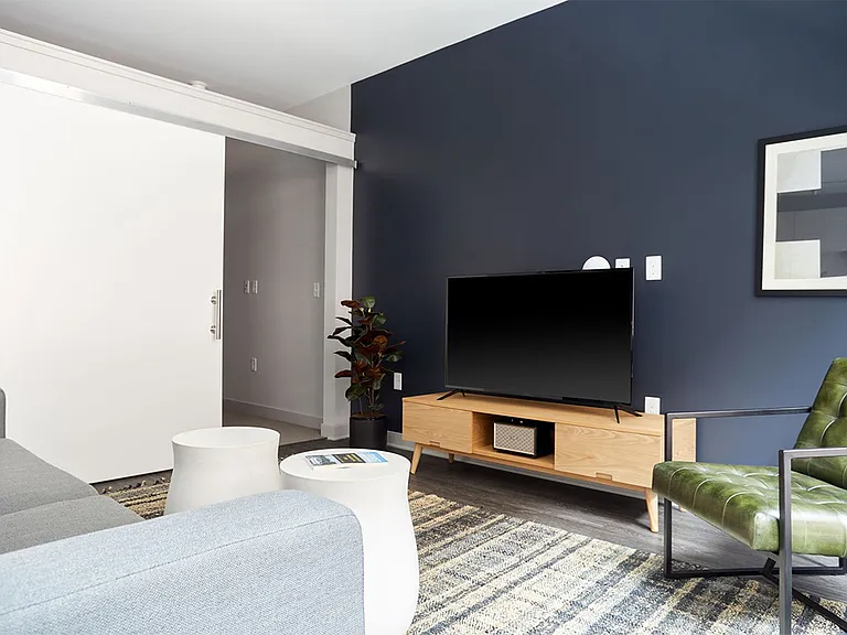 Luna Apartments — Photo 102