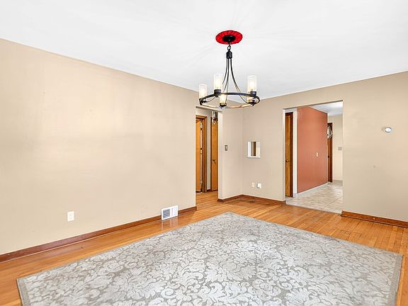 5th image of 2421 Cronemeyer Ave