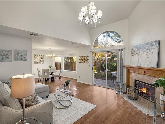 2nd image of 2259 Cuesta Dr
