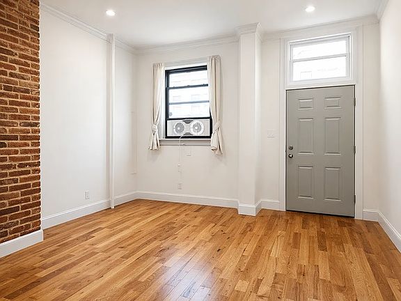 5th image of 296 Harman St APT 1R